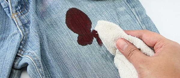 Как вывести пятно от крови с цветной одежды фото