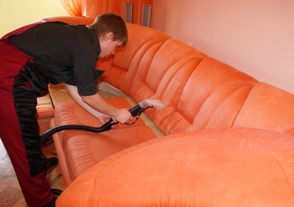 Можно нанять специалистов по уборке. Фото с сайта cleaning-doma.ru