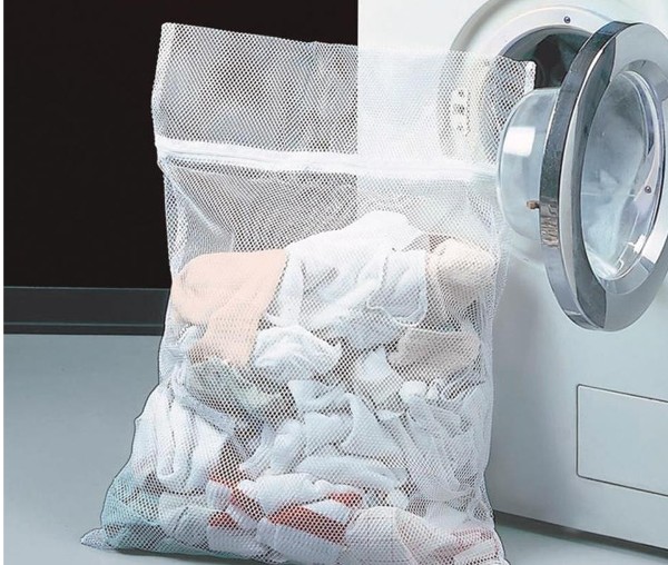 Можно всю одежду убирать в мешки. Фото с сайта poco.de 